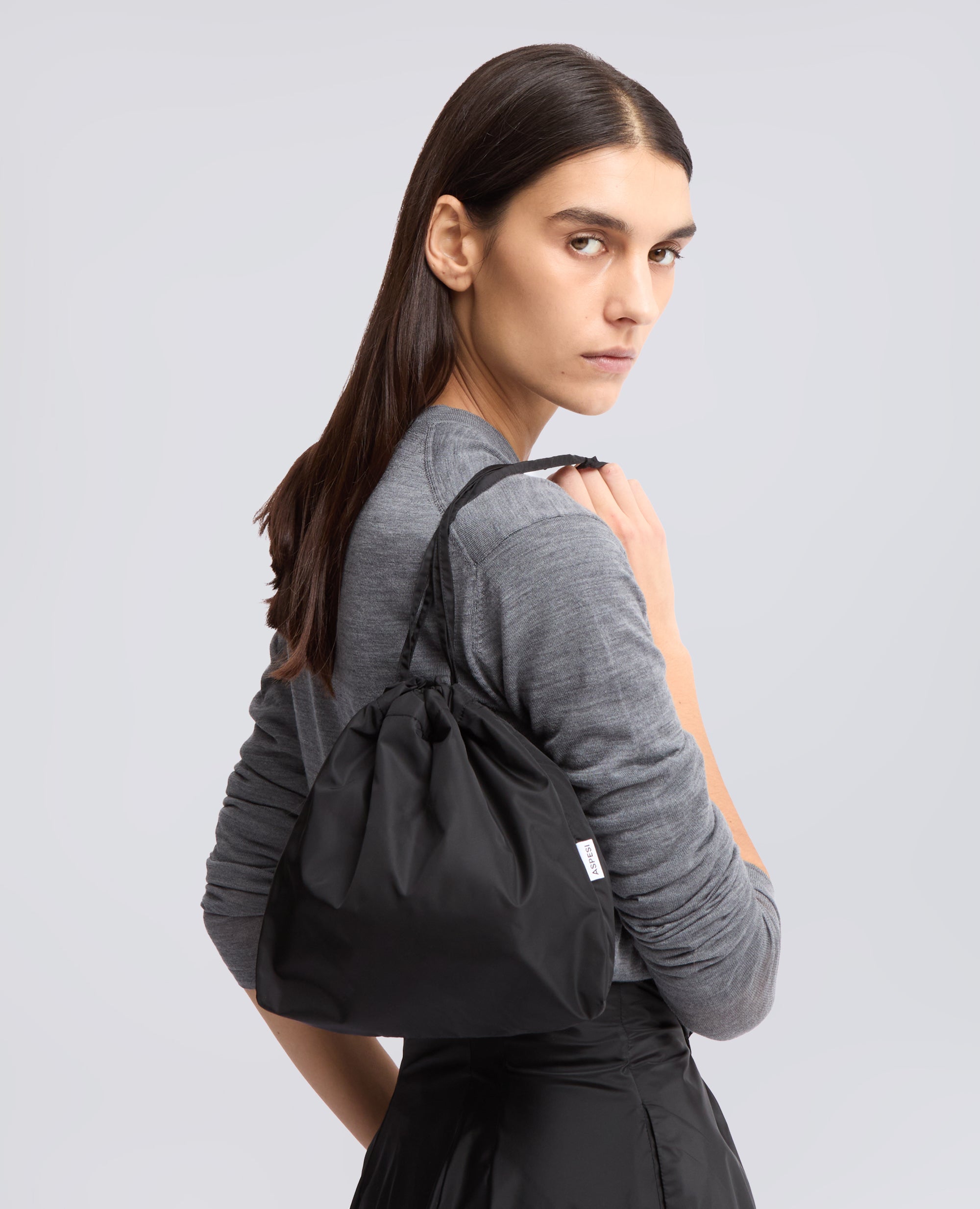 BOLSO SACO CON BANDOLERA EN NAILON - NEGRO - ASPESI