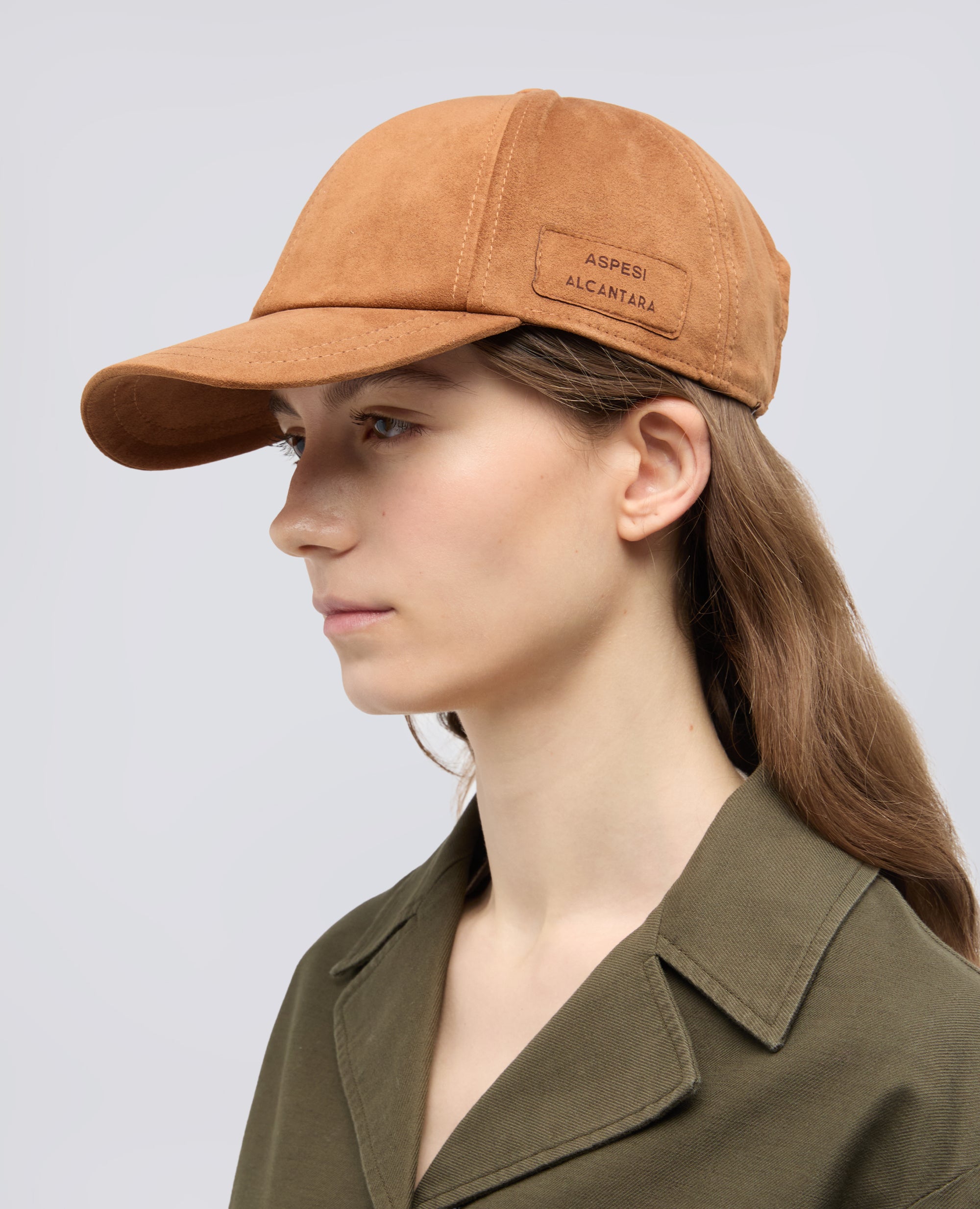 CAPPELLO IN ALCANTARA® CON VISIERA - MARRONE - ASPESI
