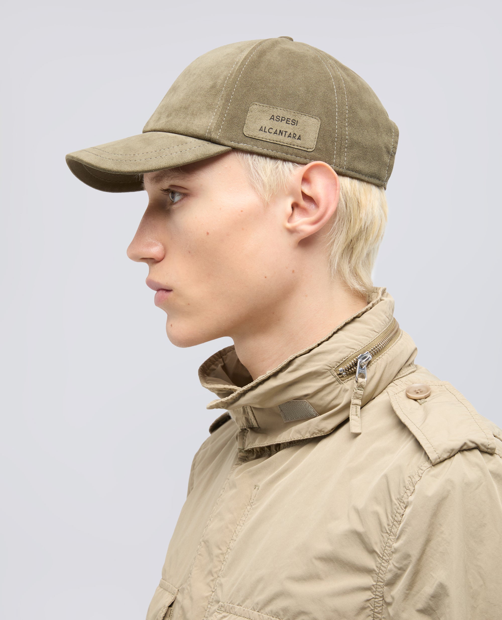 CAPPELLO IN ALCANTARA® CON VISIERA - VERDE - ASPESI